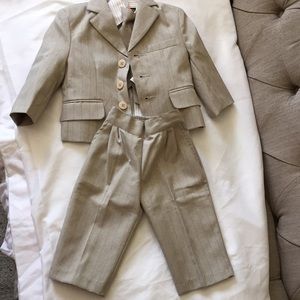 - 5 piece beby suit size 6 months